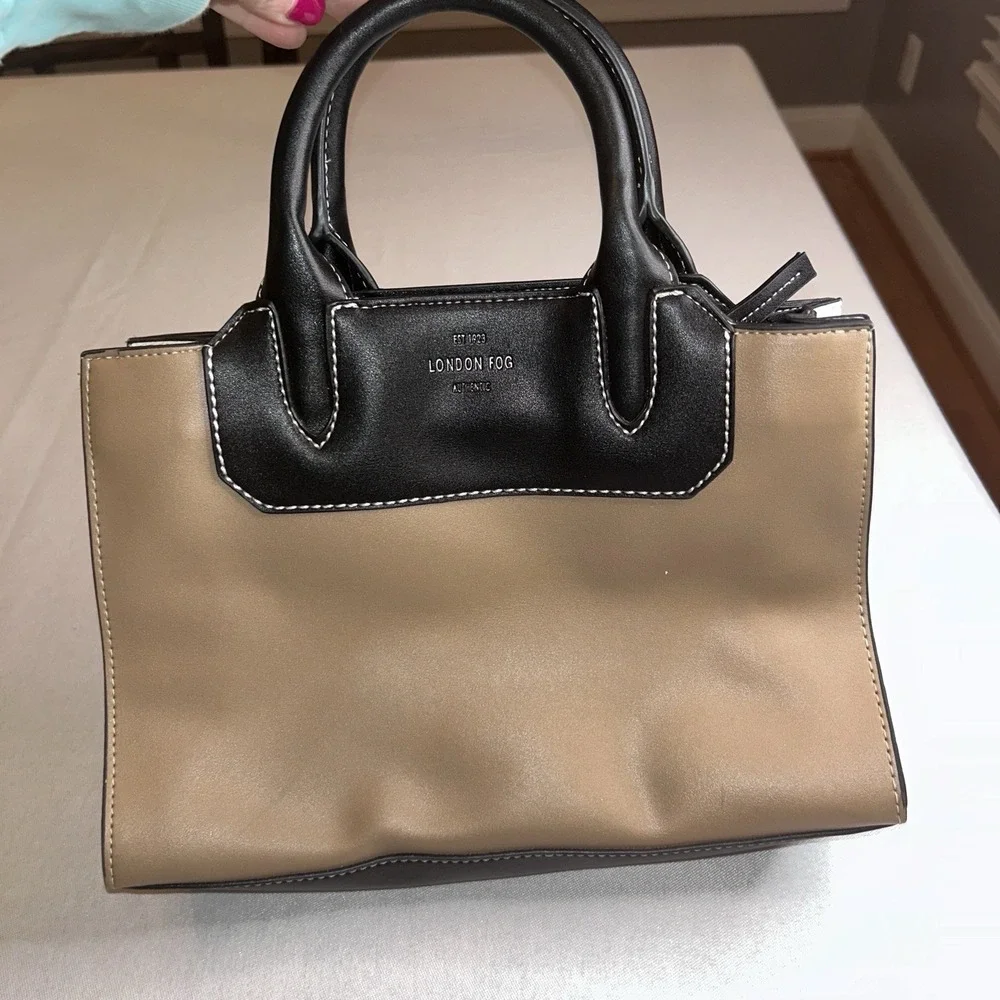 London Fog Handbag with crossbody strap good condition Black Tan‎